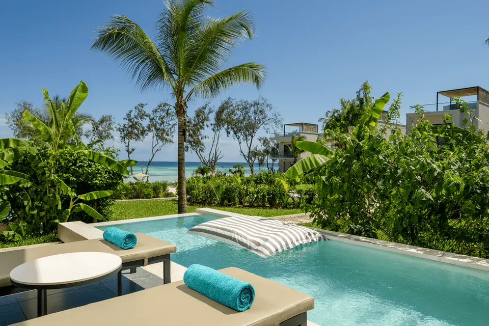 Villa private plunge-pool terrace