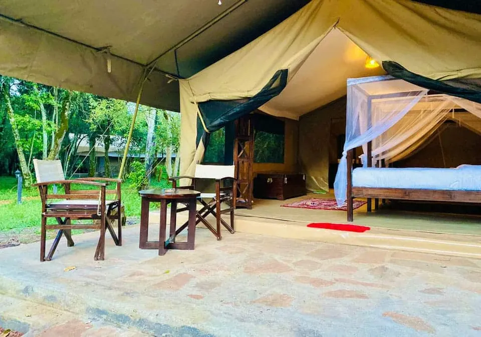 Lorian Bush Experience tent and covered veranda