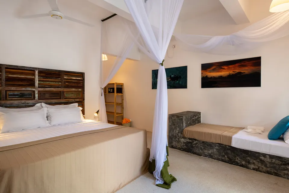 Casa Beach Hotel (formerly Casa del Mar) photograph