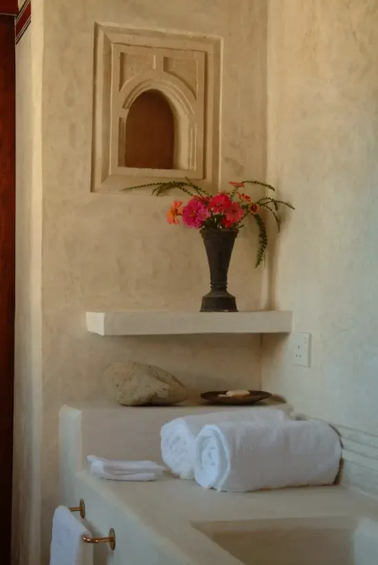 Lamu House bathroom and carved niche detail