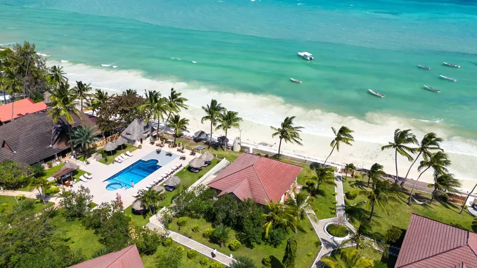 Aerial of Mandarin Resort, shared pool and beachfront