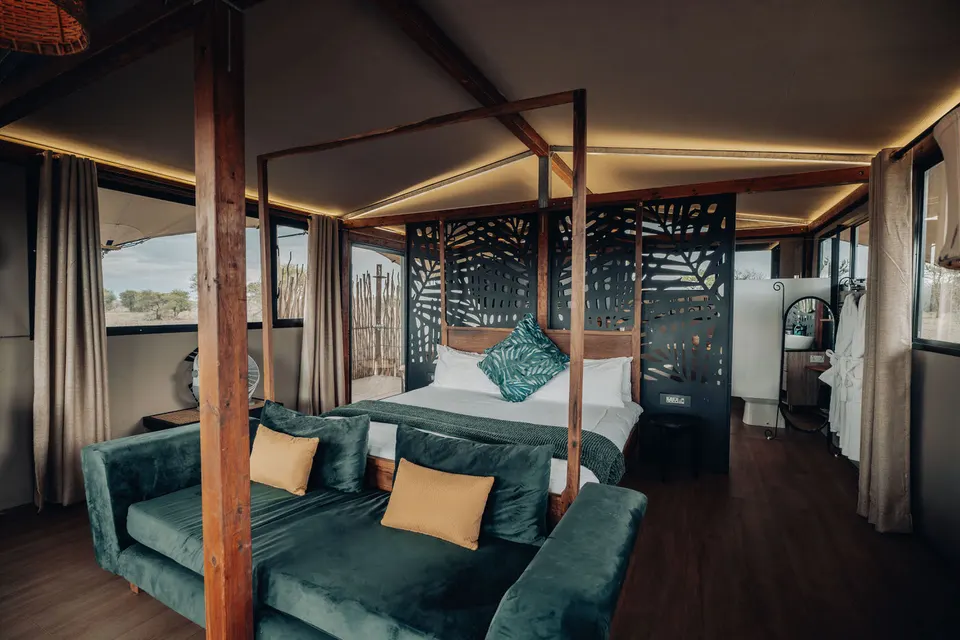 Guest bedroom with four-poster bed and seating