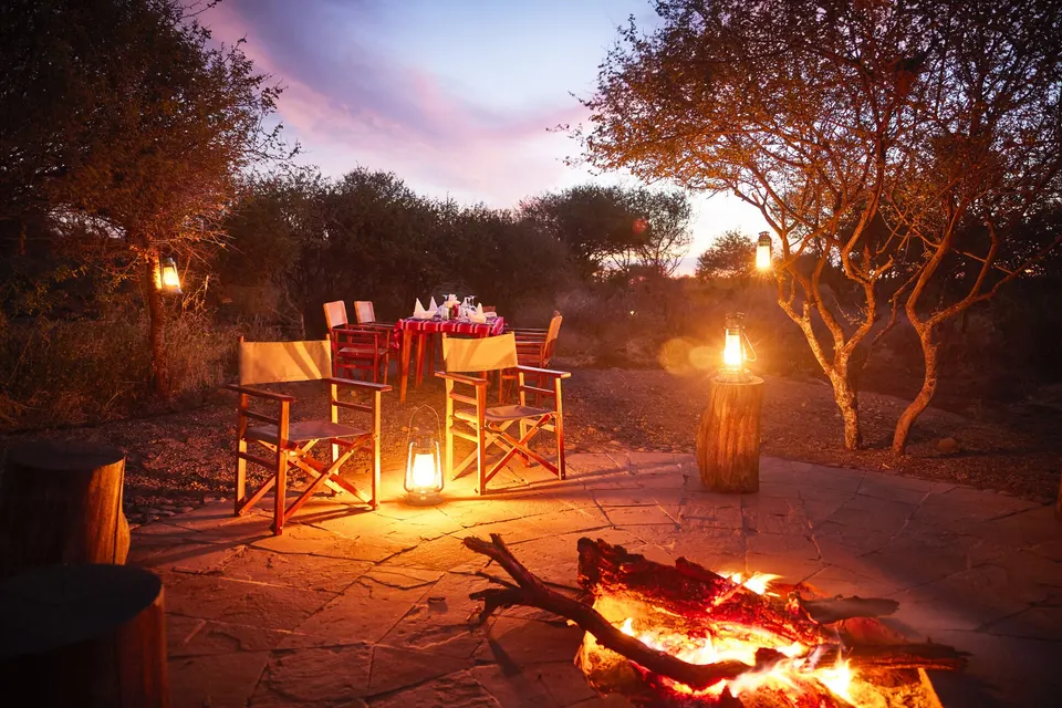 Elephant Gorge outdoor dining beside a fire