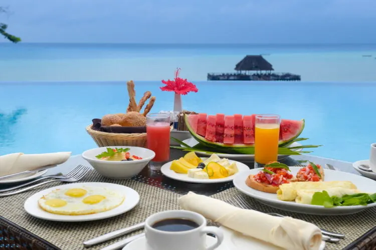 Sea Cliff dining with ocean and jetty view