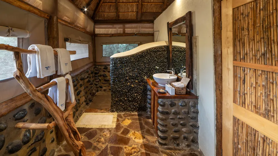 Cottage ensuite bathroom