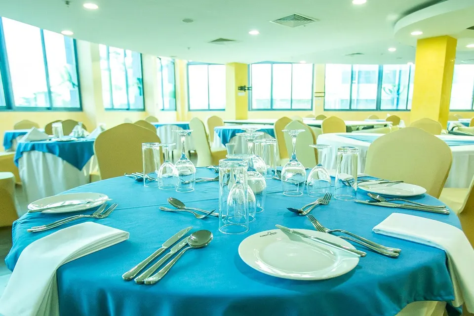 Restaurant tables at Parrot Hotel