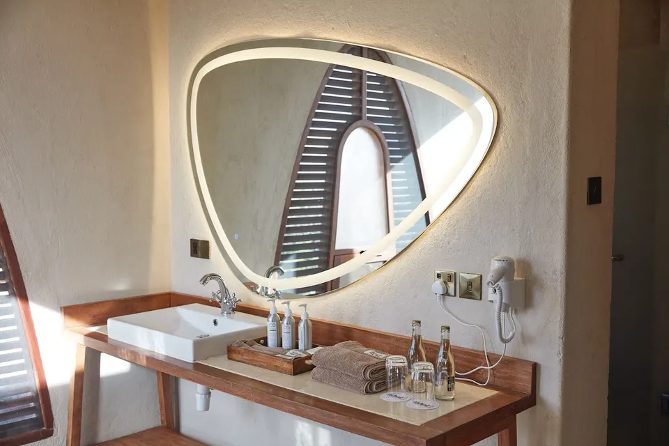 Suite bathroom vanity