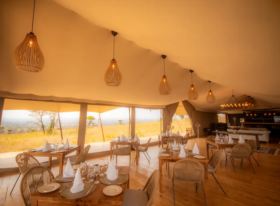Serengeti Luxury Retreat dining tent