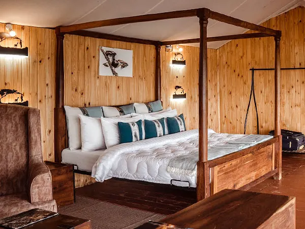 Guest bedroom with four-poster bed