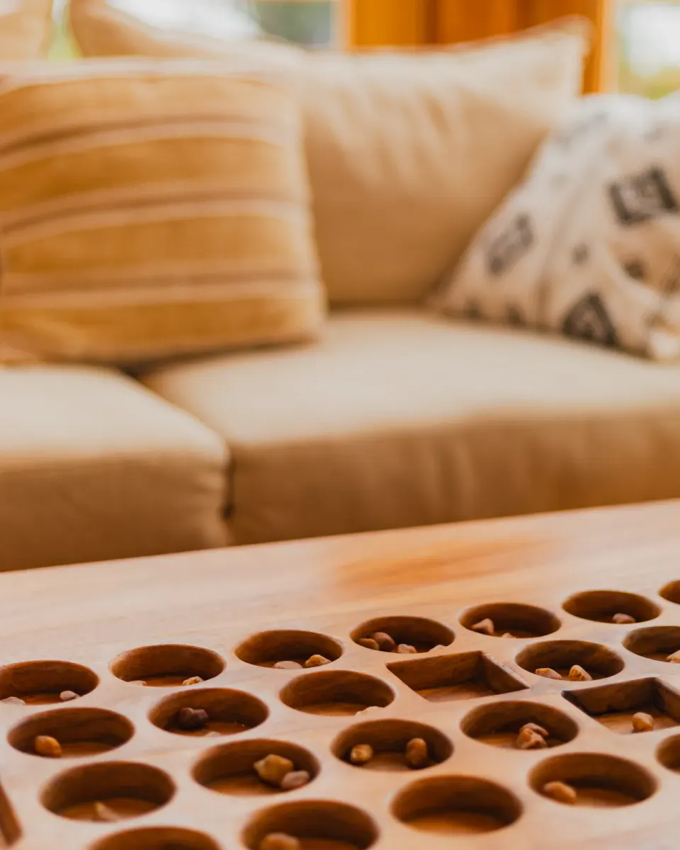 Enkutoto lounge board-game detail