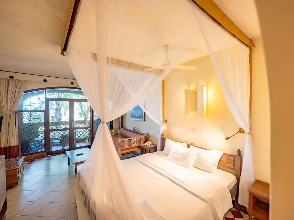 Severin Sea Lodge bedroom interior