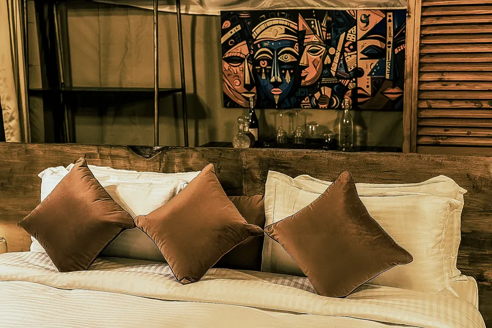 Suite bed and cushions