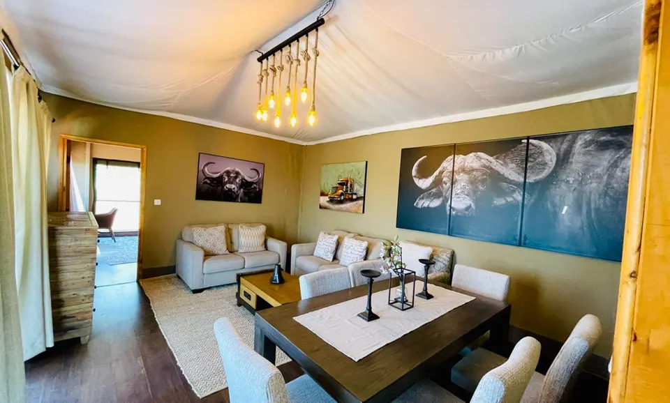 Emayian Governor suite lounge