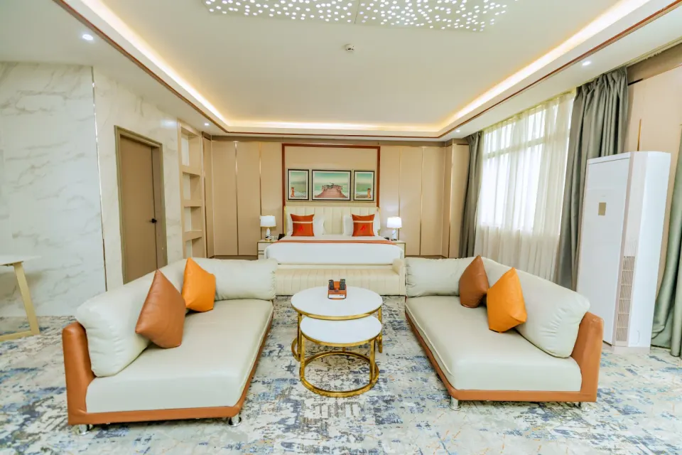 Presidential suite lounge