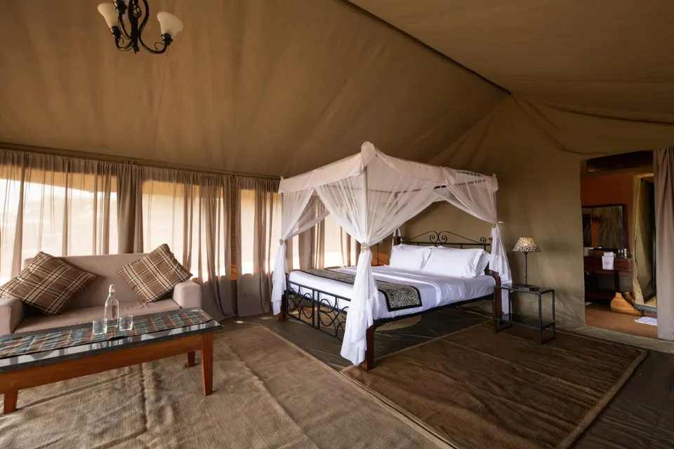 Double tent interior