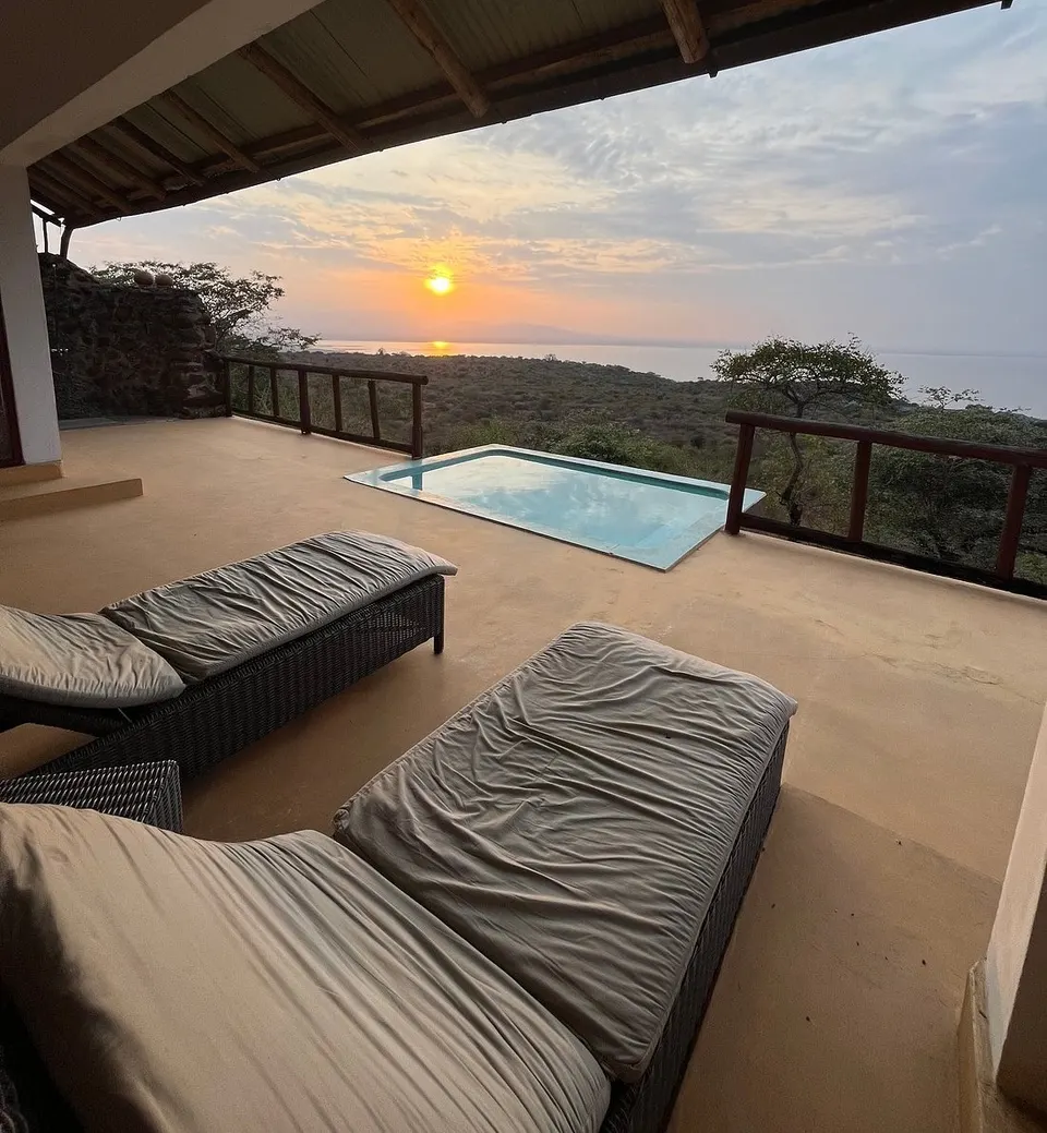 Mawe Mawe Manyara private plunge pool and deck