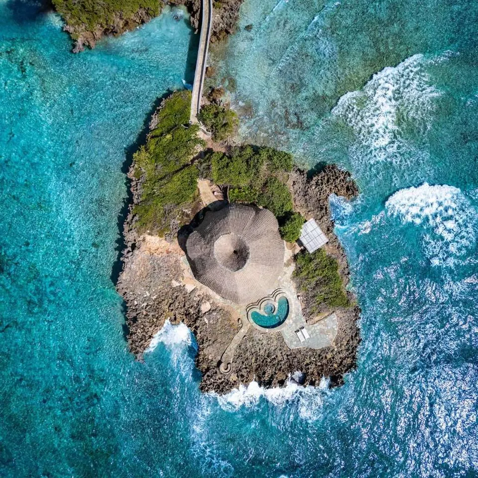 Suite on the Rock: aerial view of the islet, building and private pool