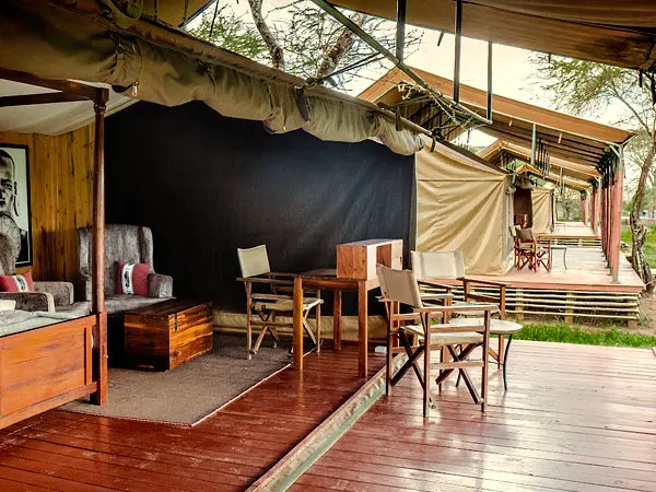 Guest tent deck and entrance
