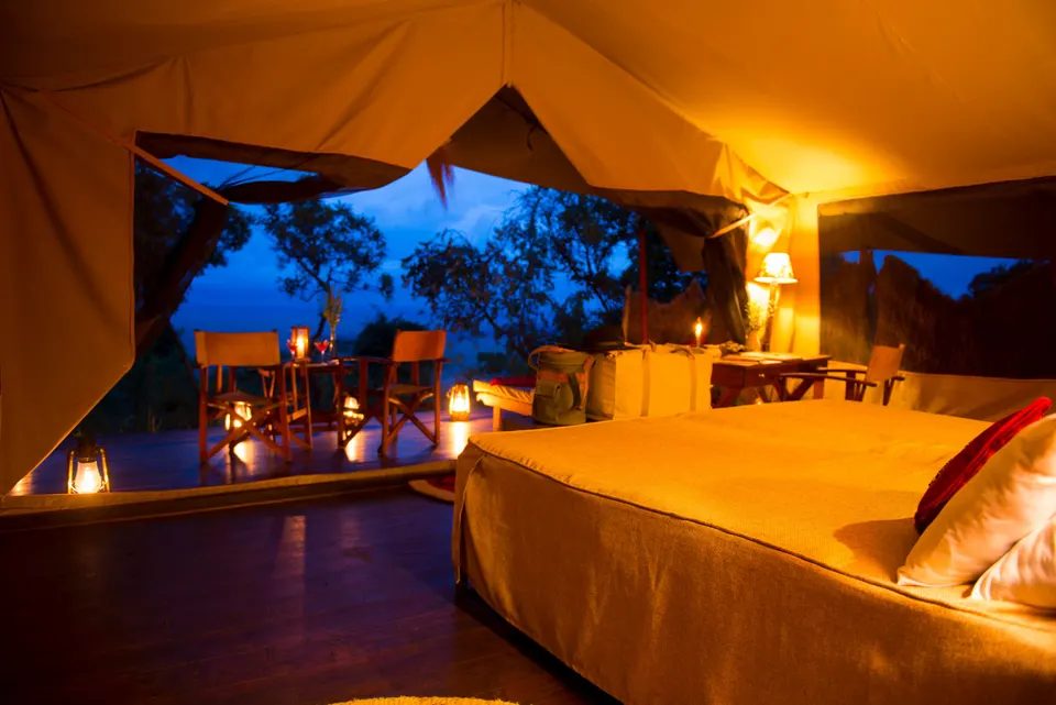 Honeymoon Deluxe tent at dusk