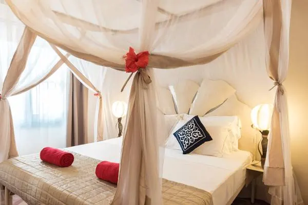 Suite bedroom