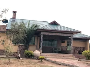 Giraffe Lookout House exterior