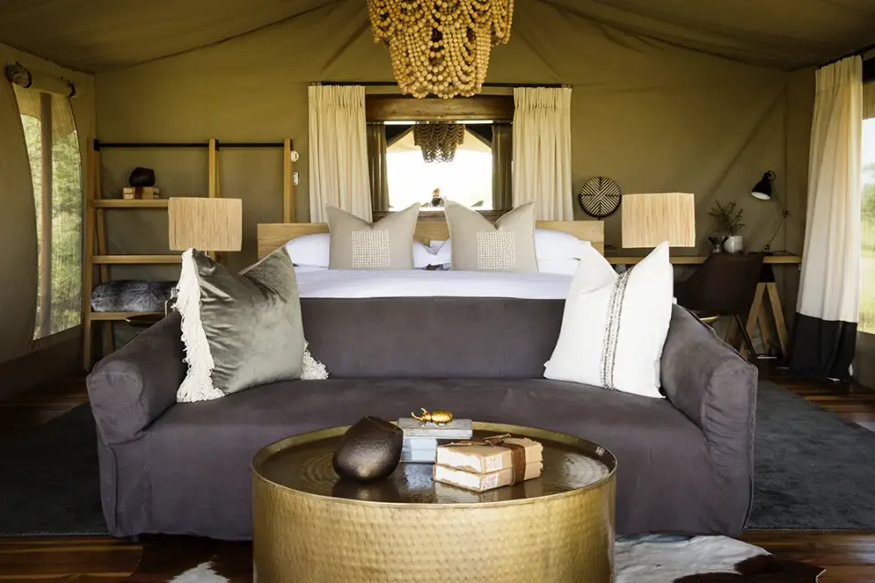 Siringit Serengeti guest tent seating and bed
