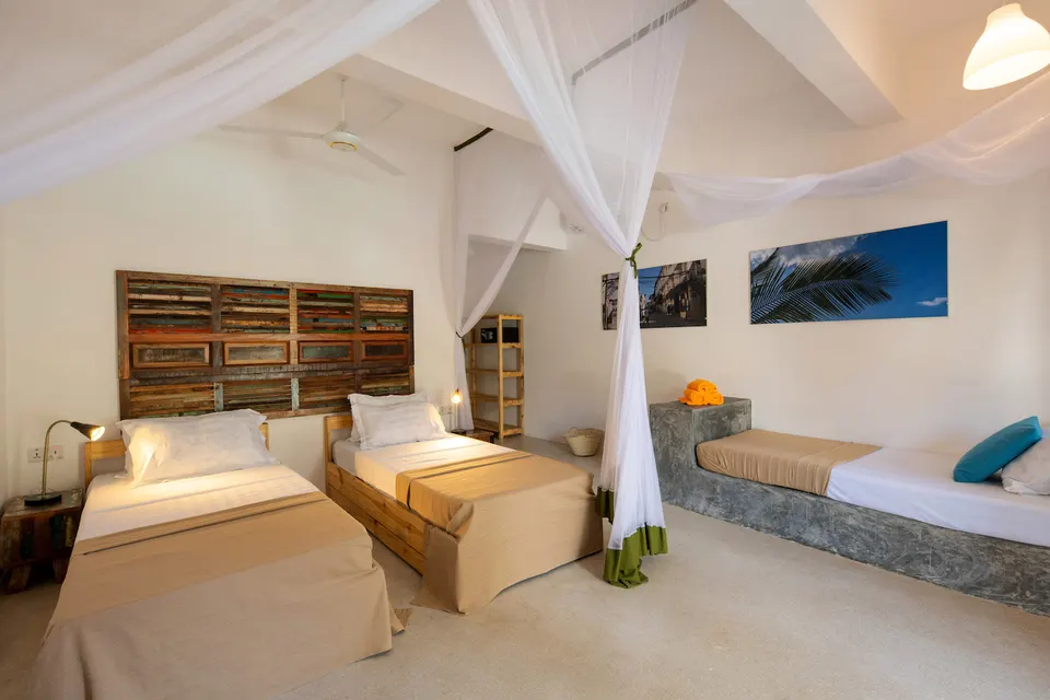 Casa Beach Hotel (formerly Casa del Mar) photograph