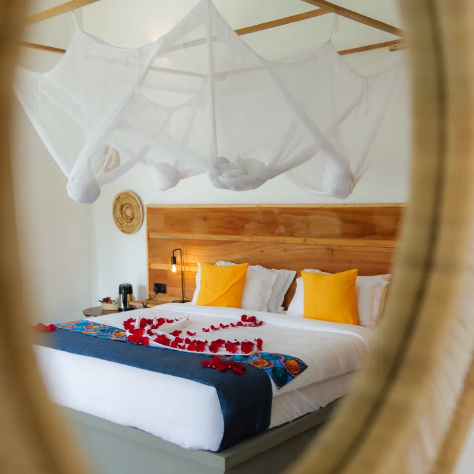 Double room through interior mirror