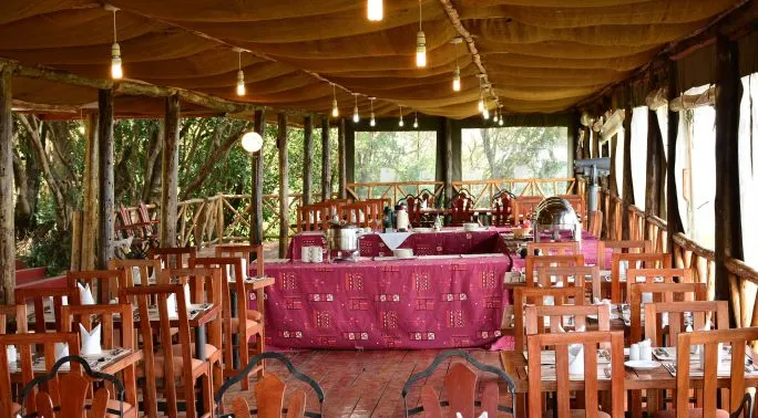 Mara Sun Lodge thatched dining room