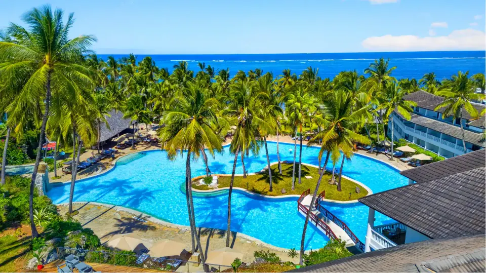 PrideInn Flamingo pools,guest buildings and ocean outlook