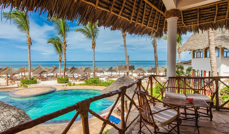Waridi ocean-view bungalow balcony