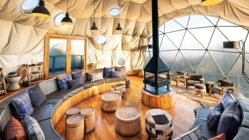 Dome lounge