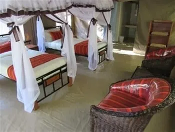 Enchoro twin-bed tent interior